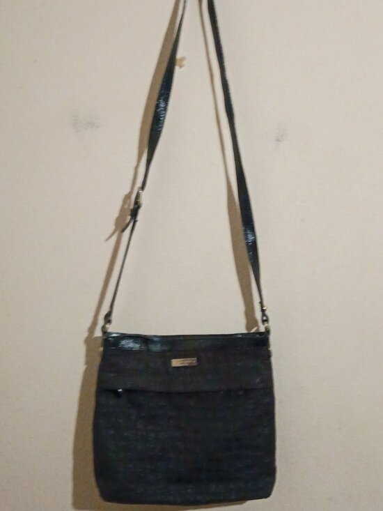 kate spade Handbags - kate spade new york Black Crossbody Bag Bow Accent Gold Hardware